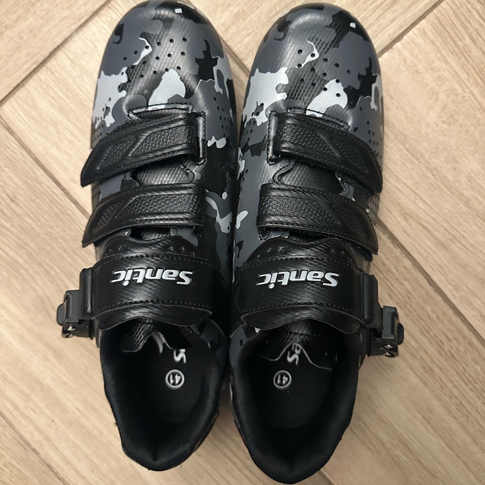 Cycling shoes